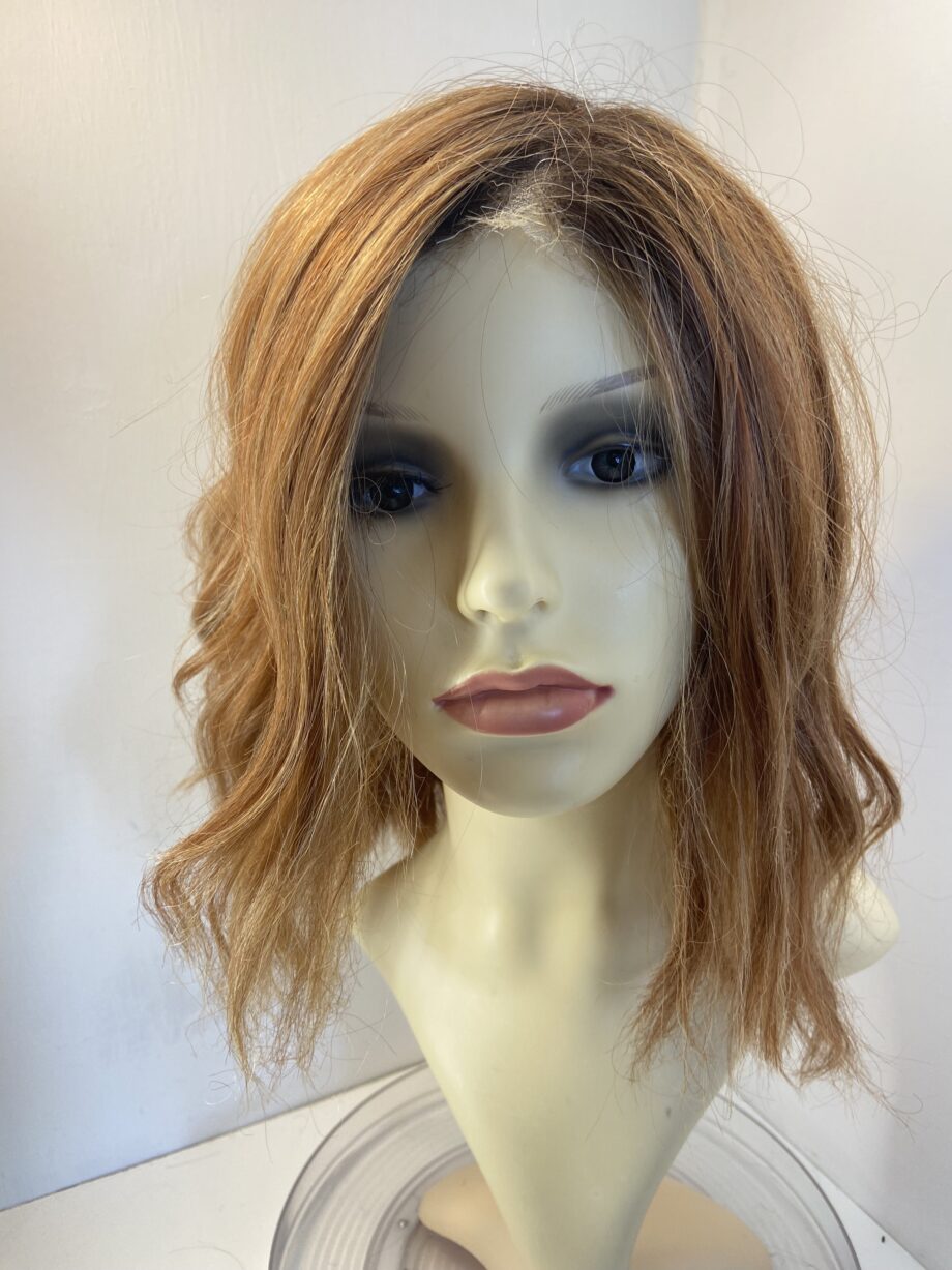 Reddish brown. Wavy wig. Rbmw755
