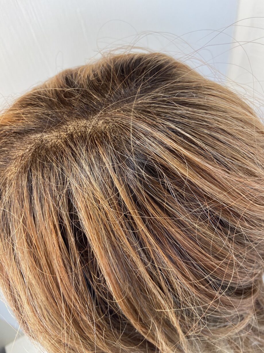 Reddish brown. Wavy wig. Rbmw755
