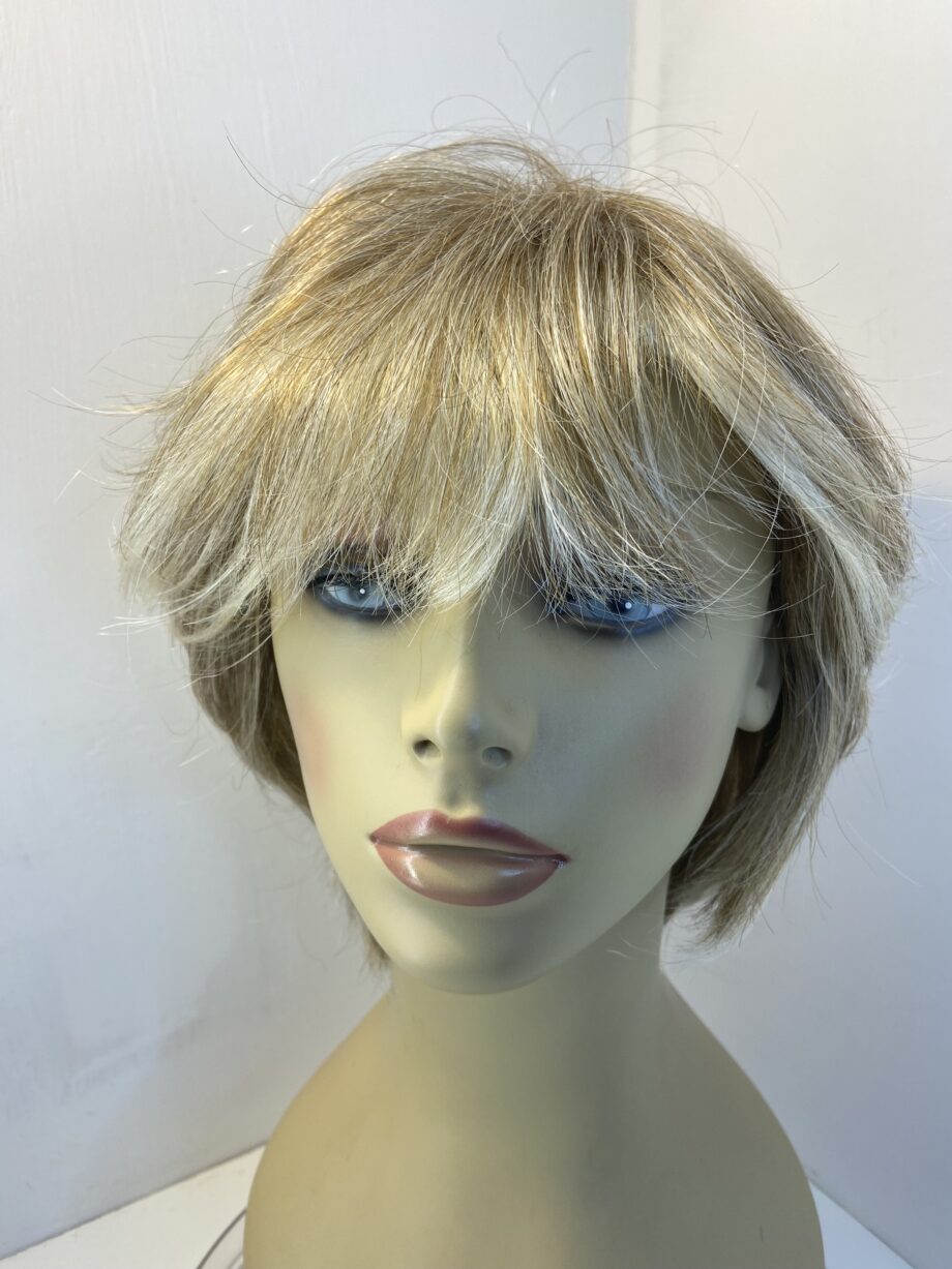 Never worn blonde Noriko wig. Blmw626