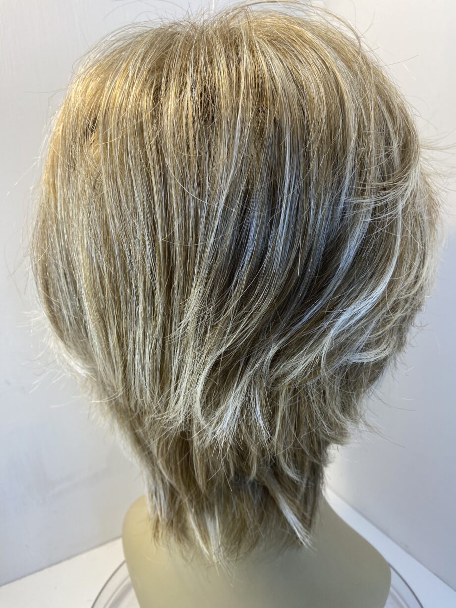 Never worn blonde Noriko wig. Blmw626
