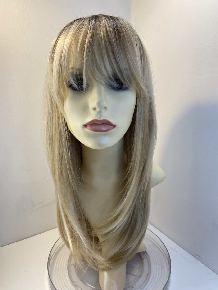 Extra long blonde rooted new wig. Blls627