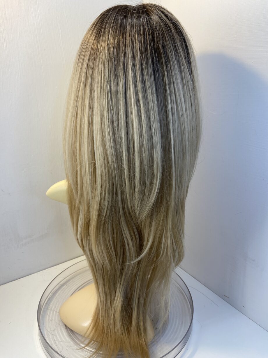 Extra long blonde rooted new wig. Blls627