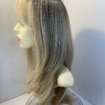 Extra long blonde rooted new wig. Blls627