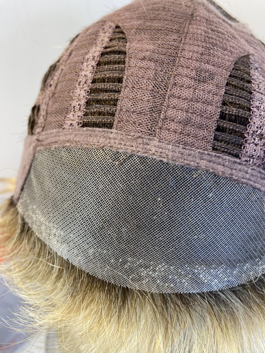 Short designer blonde wig. Bblss607