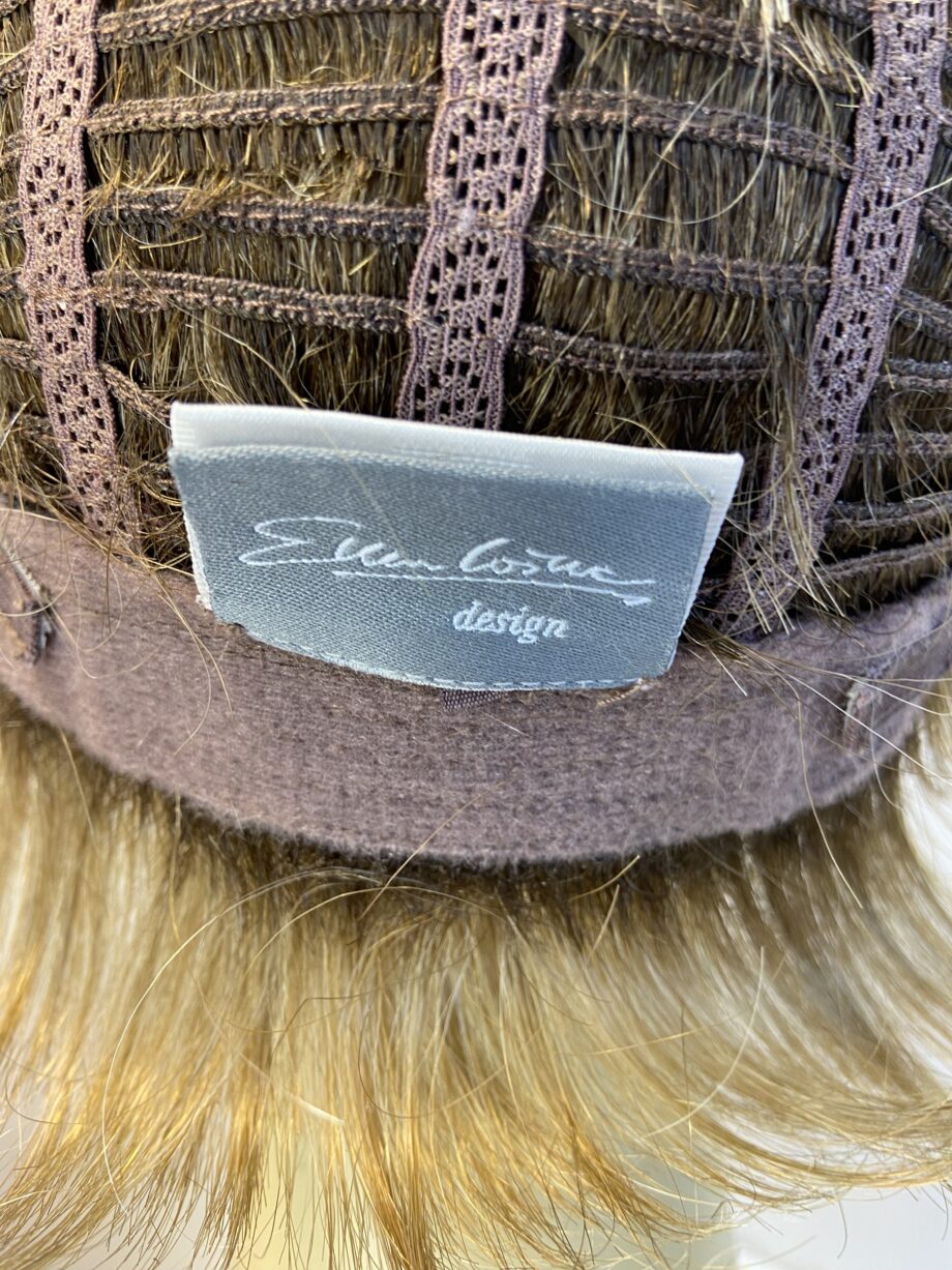 Short designer blonde wig. Bblss607