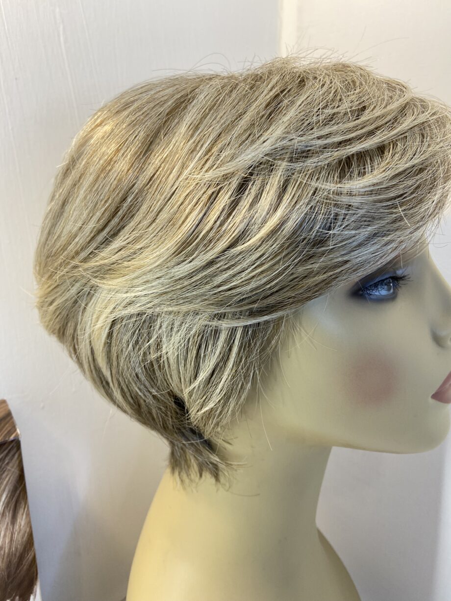 New donated light blonde short designer wig. Bblss609