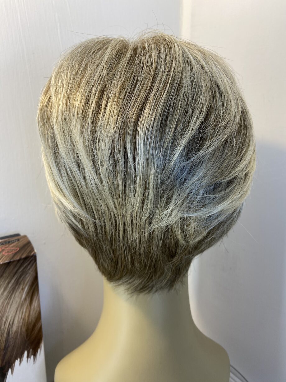 New donated light blonde short designer wig. Bblss609