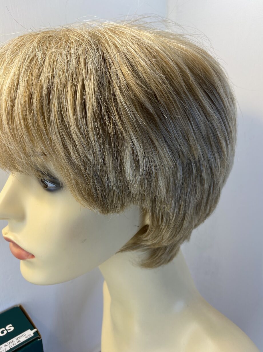 Lovely Blonde boxed short wig. Bblss615