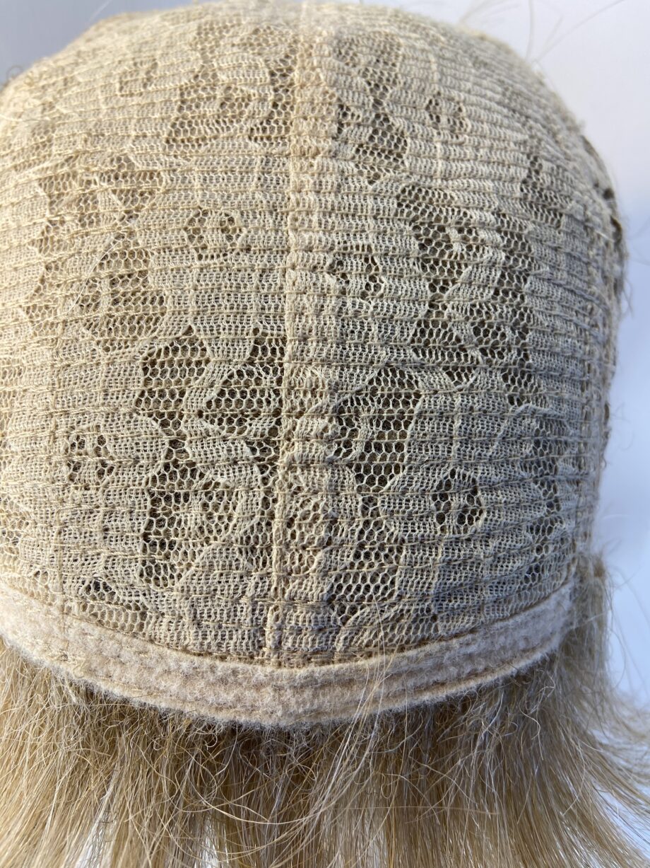 Lovely Blonde boxed short wig. Bblss615