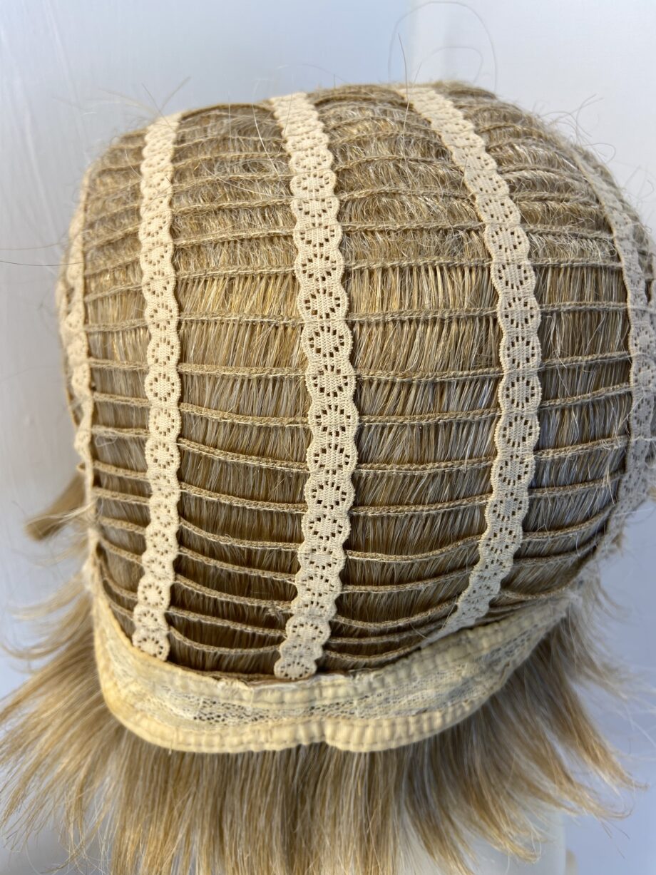 Lovely Blonde boxed short wig. Bblss615