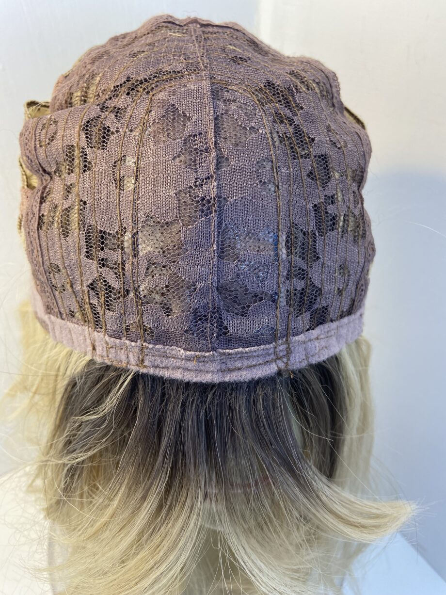 Stunning modern rooted blonde long wig. Blmw01