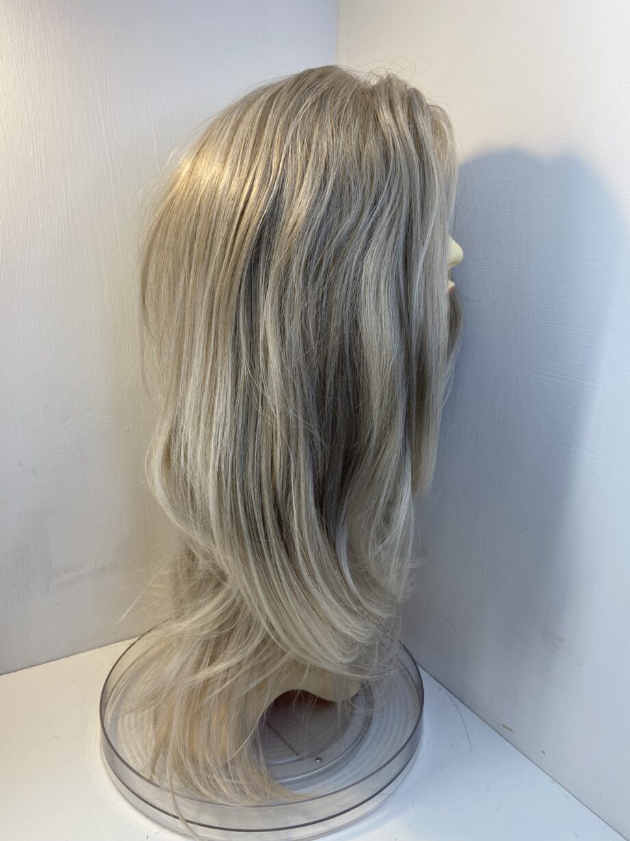 Extra long new gorgeous ash blonde wig   Bllw02