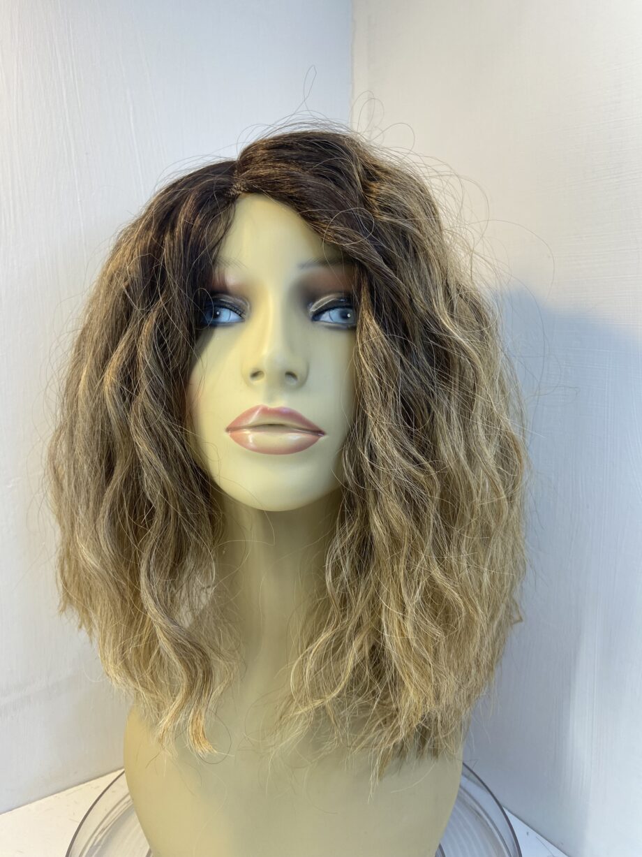 Wavy rooted light brown wig. Brlw03