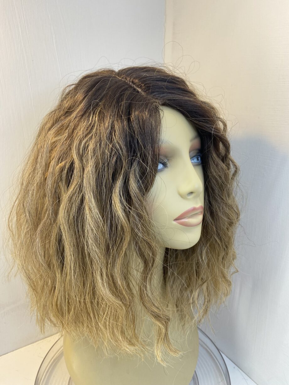 Wavy rooted light brown wig. Brlw03