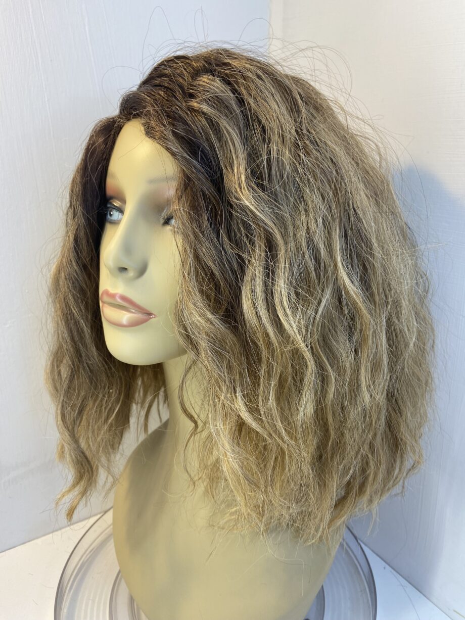 Wavy rooted light brown wig. Brlw03