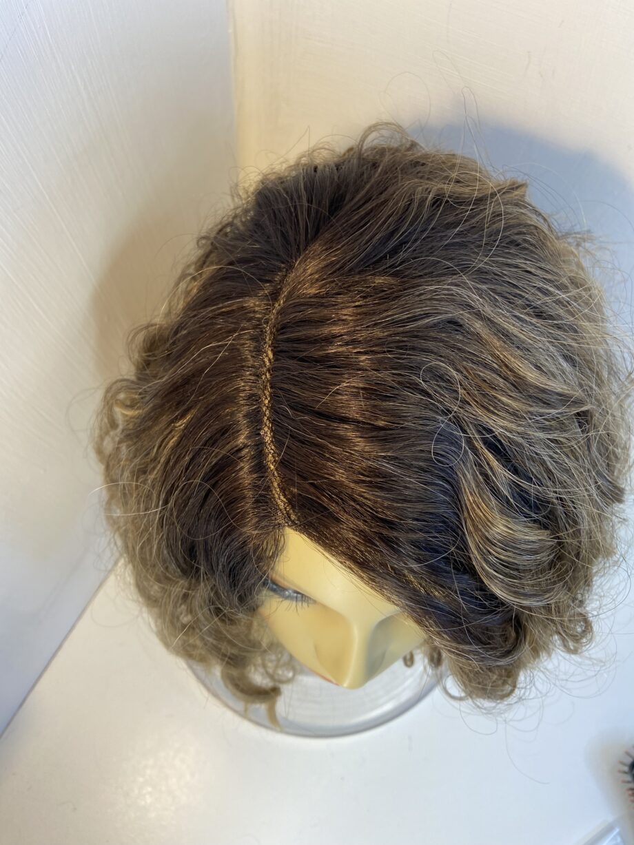 Wavy rooted light brown wig. Brlw03