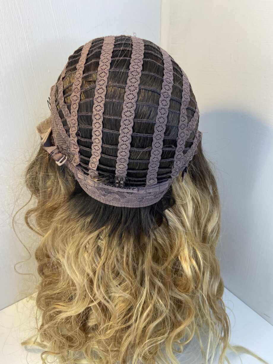Gorgeous new blonde rooted curly wig. Bllc04
