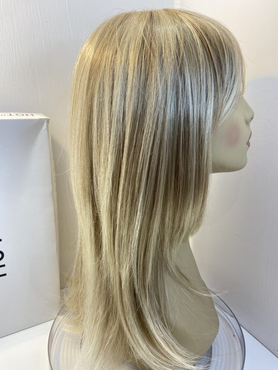 Super long blonde wig. Bblls616