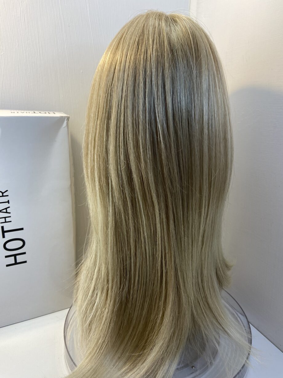 Super long blonde wig. Bblls616