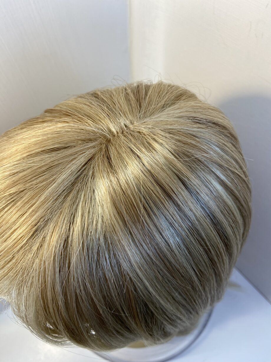 Super long blonde wig. Bblls616