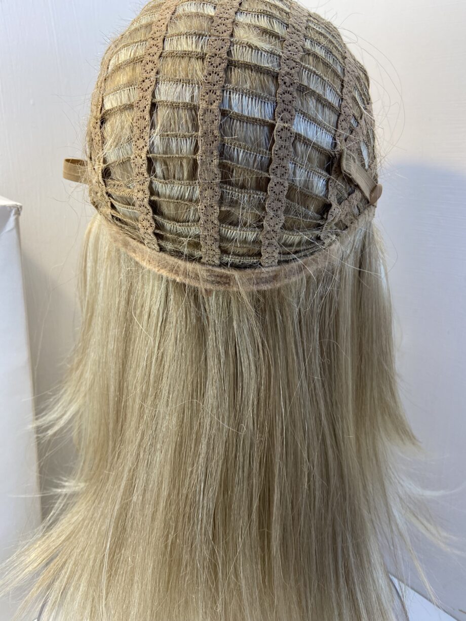 Super long blonde wig. Bblls616
