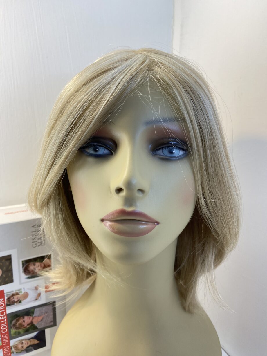 Long blonde new wig. Bblls618