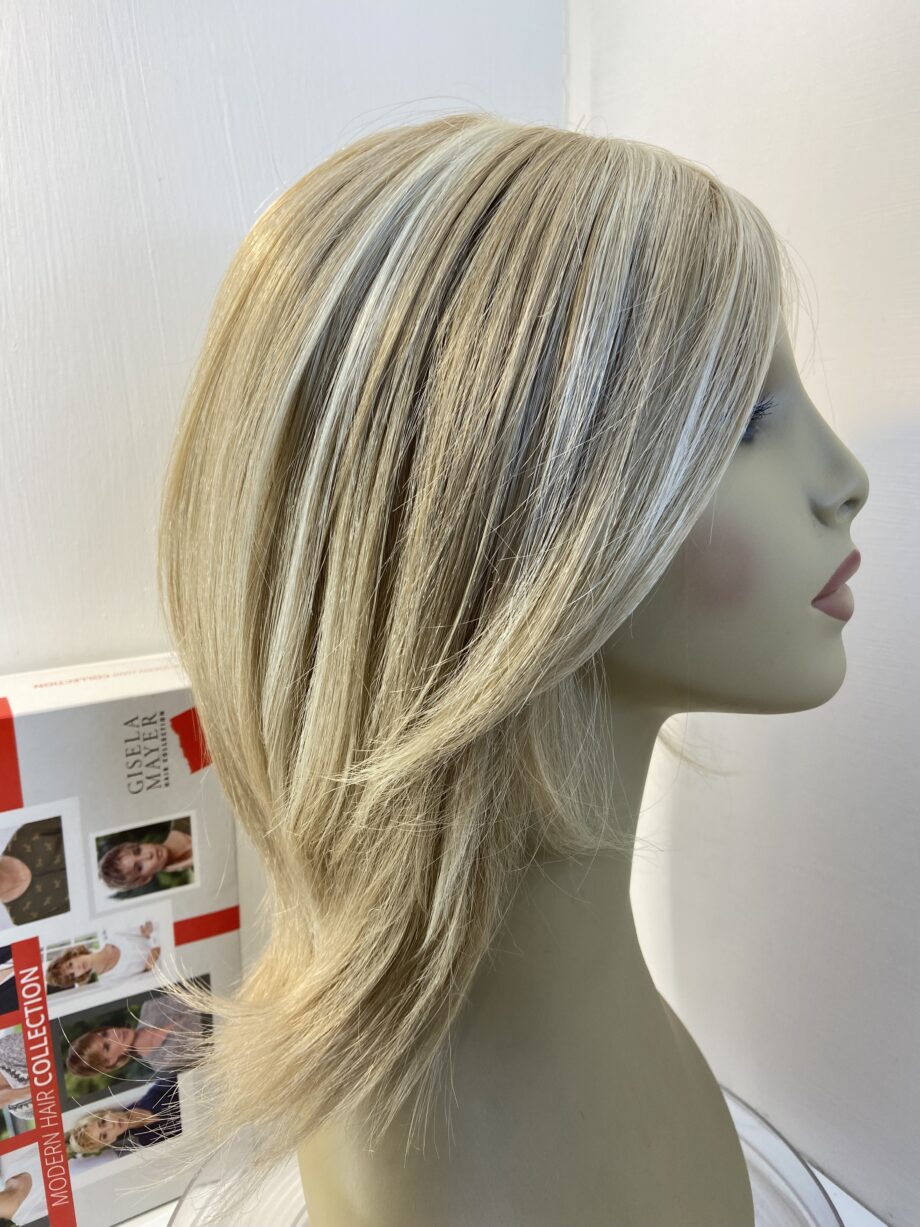 Long blonde new wig. Bblls618