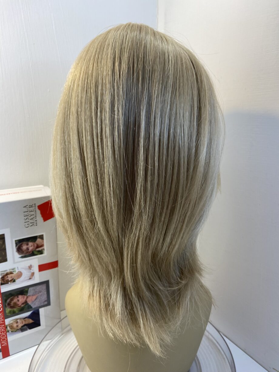 Long blonde new wig. Bblls618