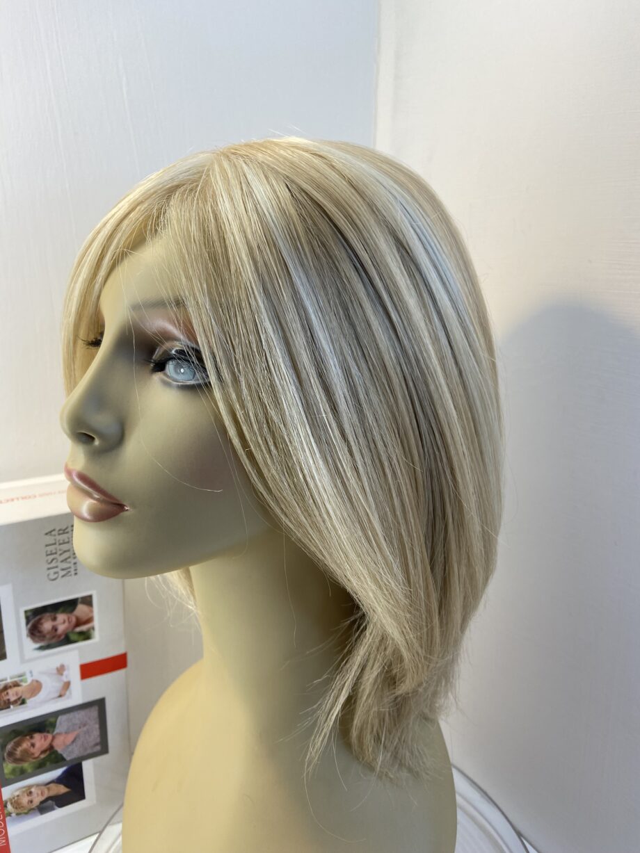 Long blonde new wig. Bblls618