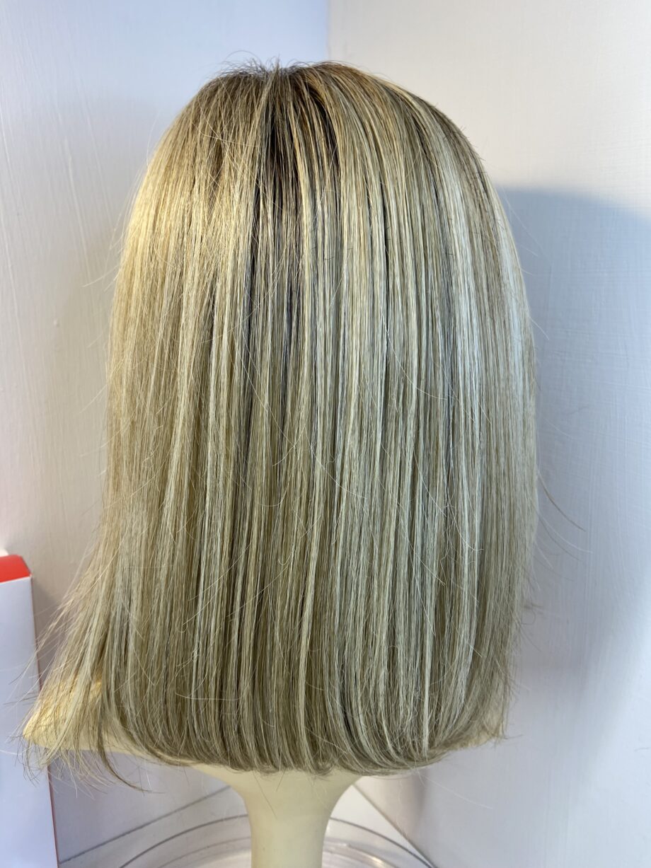 New rooted blonde long wig.