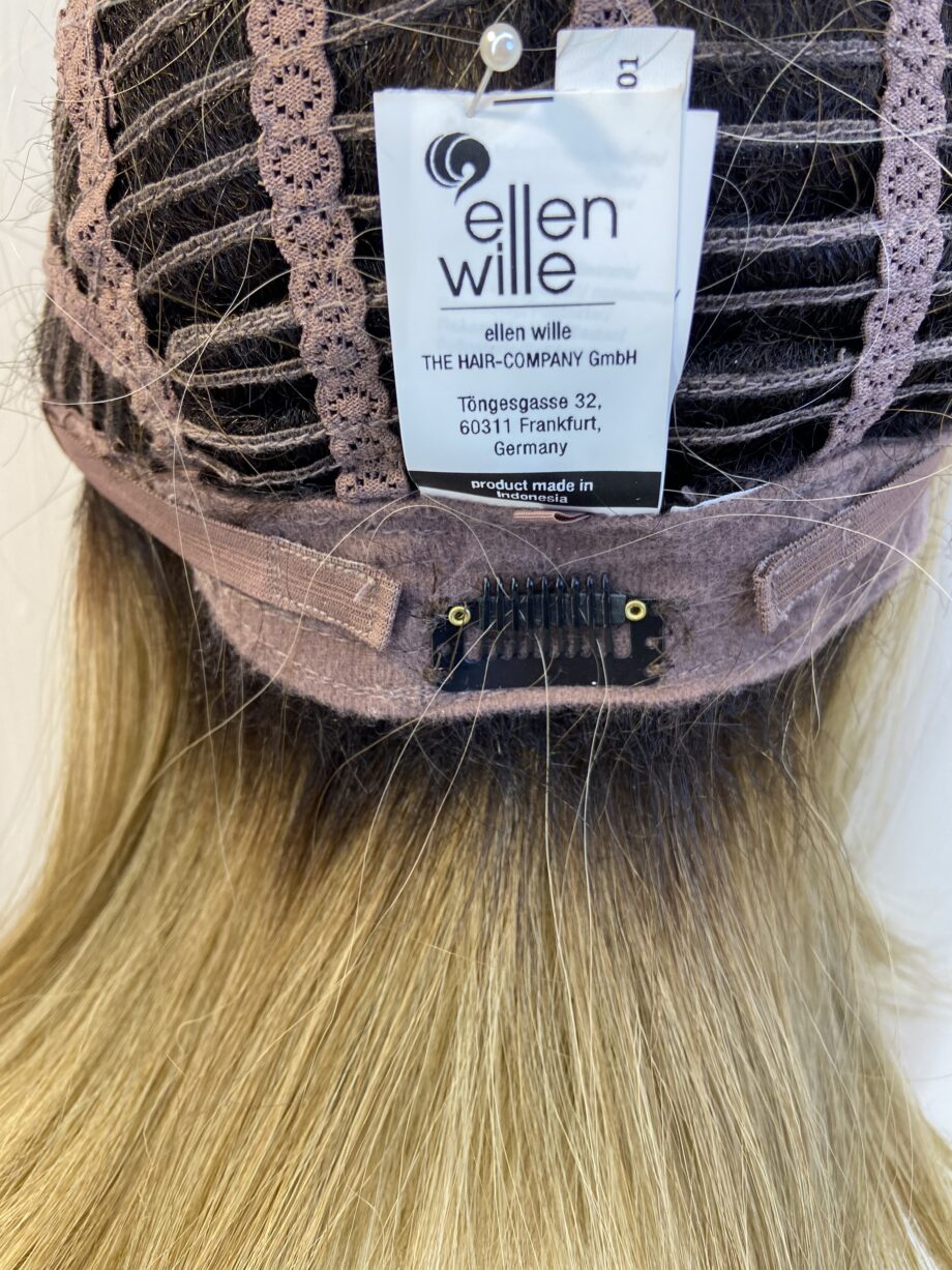 New rooted blonde long wig.