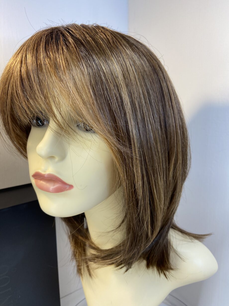 Stunning long brown as new wig. Bbrls622