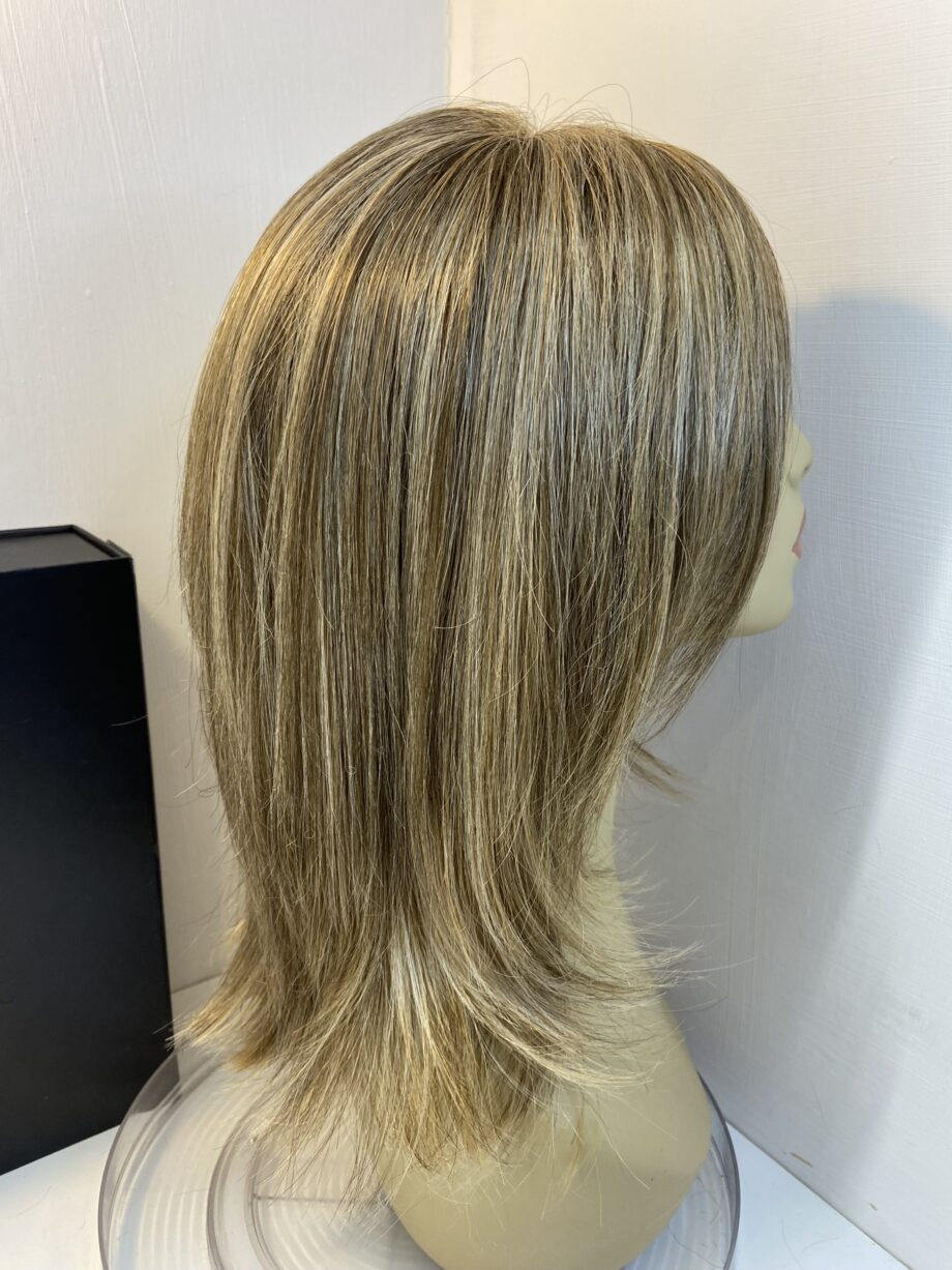 Long blonde stylish wig. Bblls623