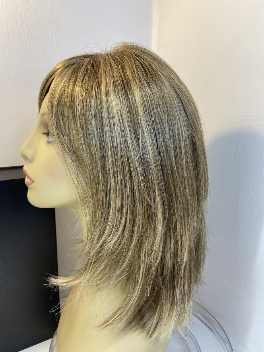 Long blonde stylish wig. Bblls623