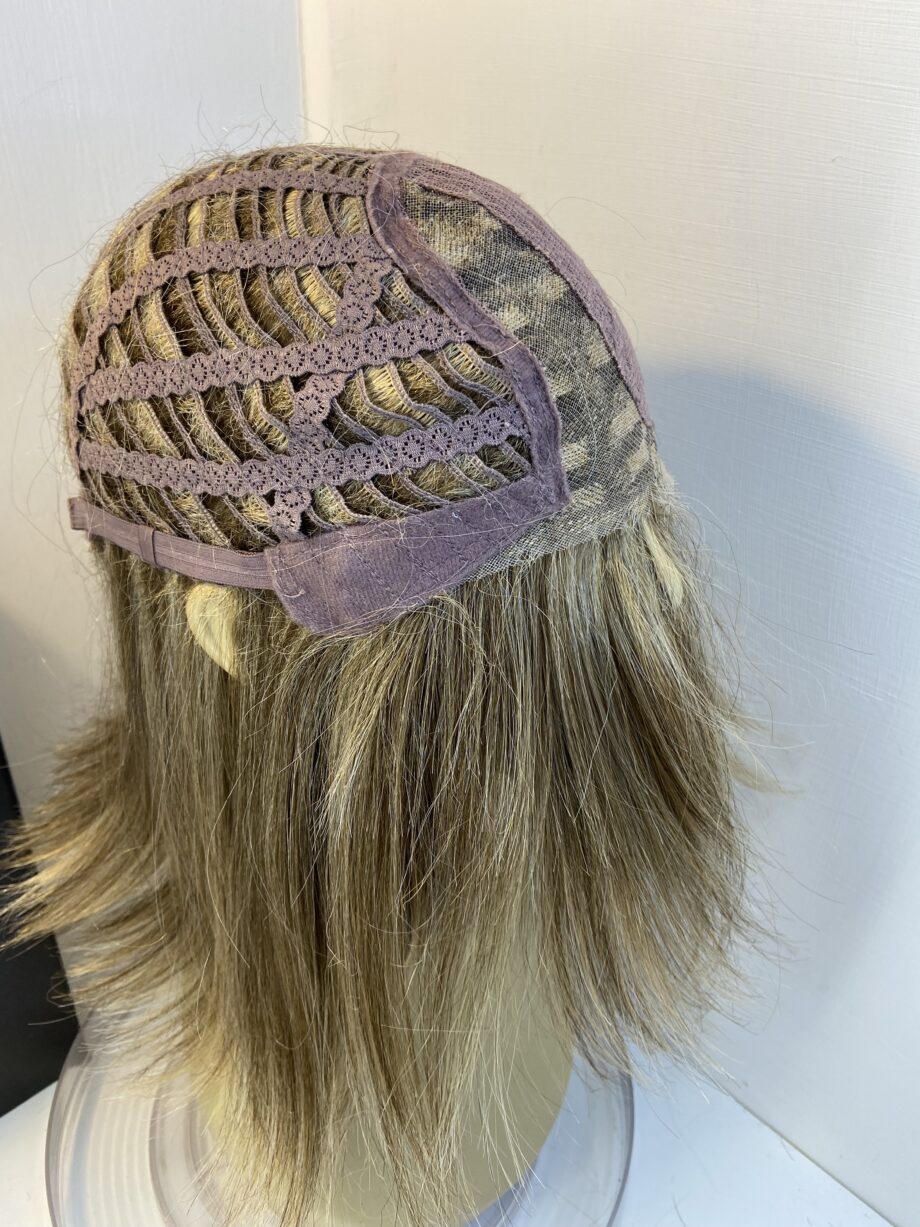 Long blonde stylish wig. Bblls623