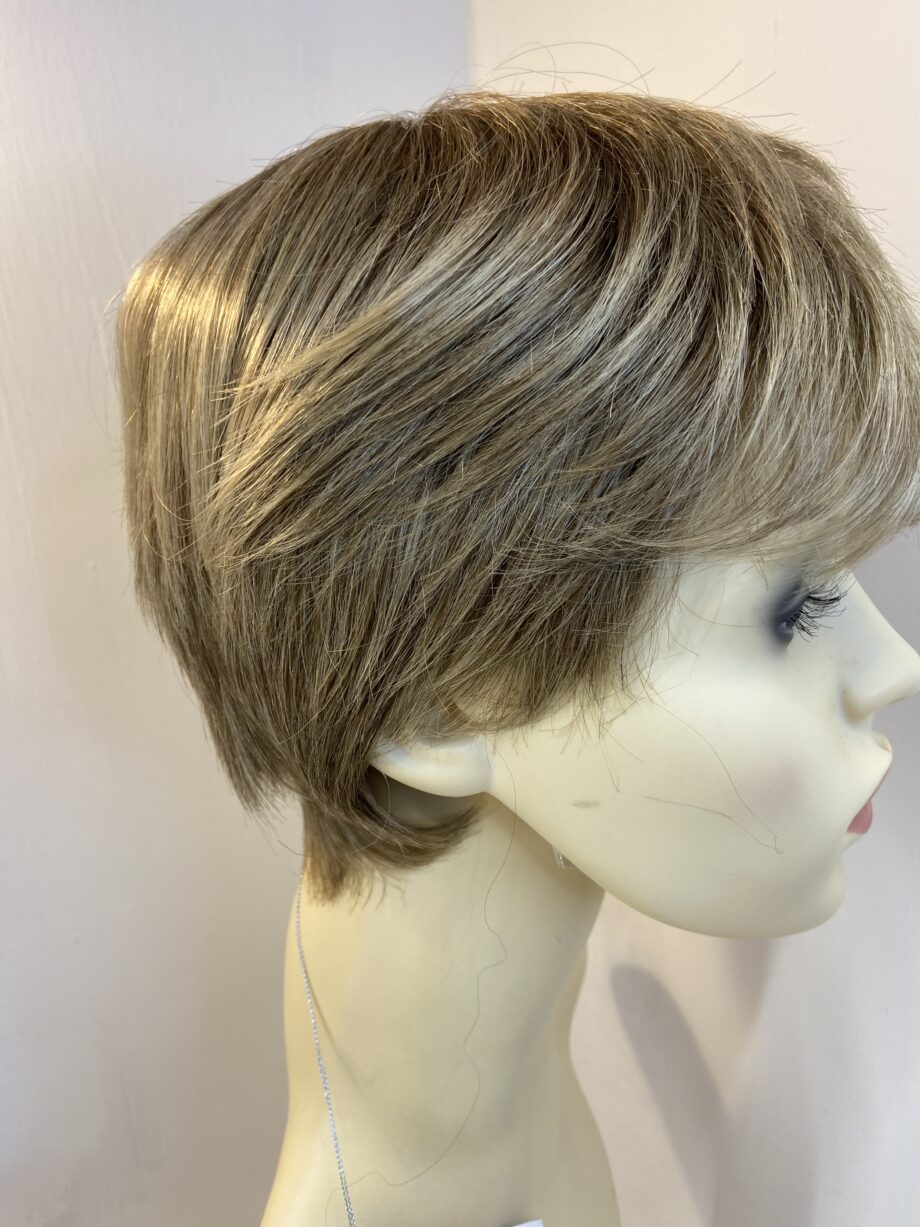 New short blonde wig. Blss23