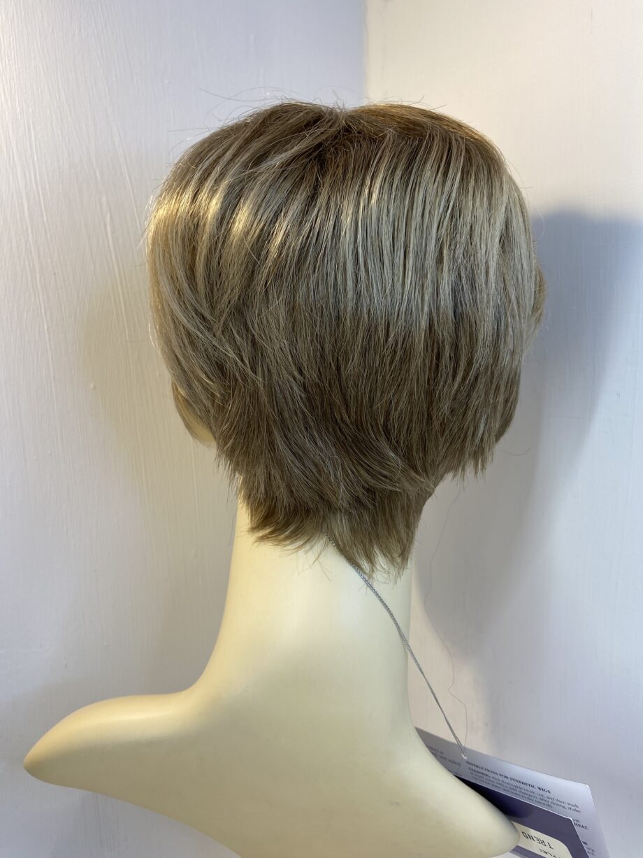 New short blonde wig. Blss23