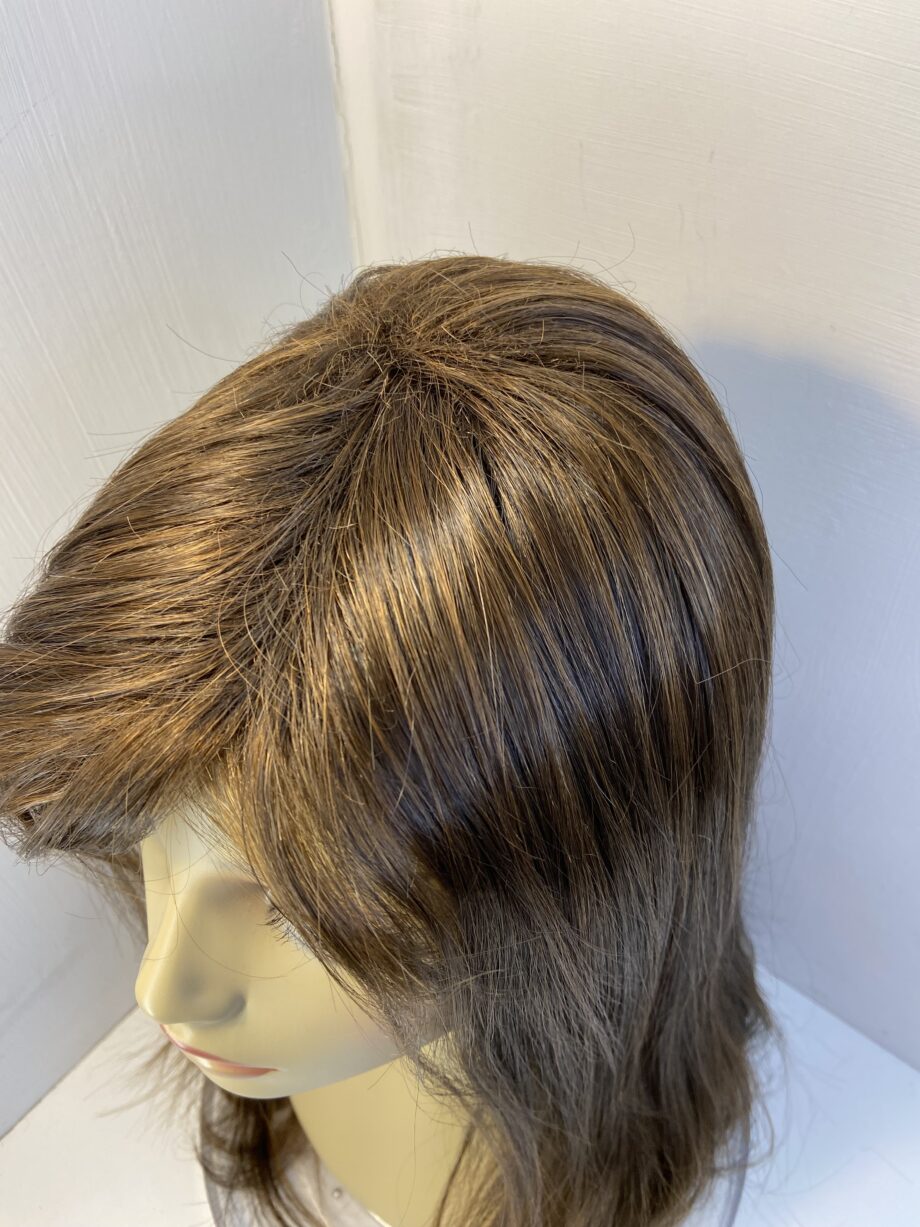 Extra long brown wig. Brls24