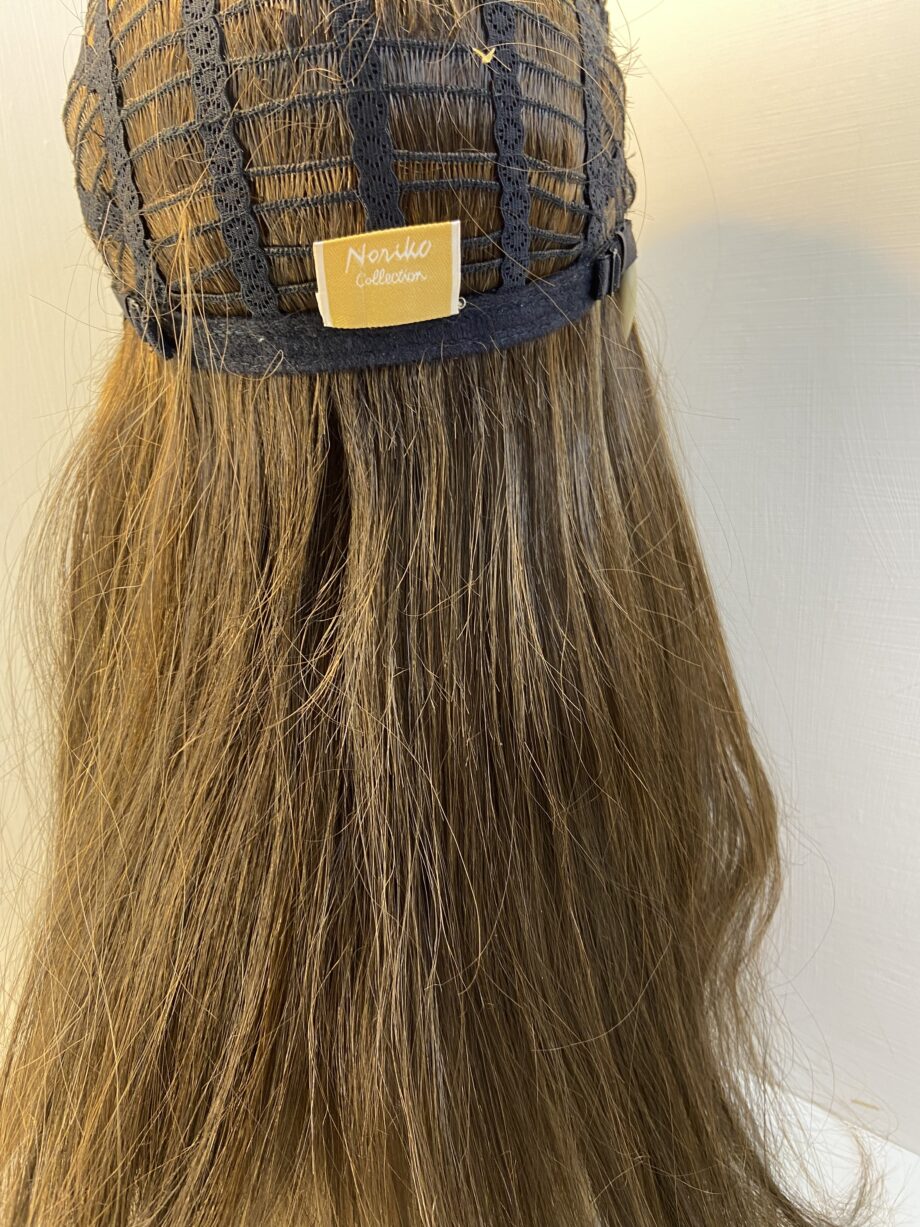 Extra long brown wig. Brls24