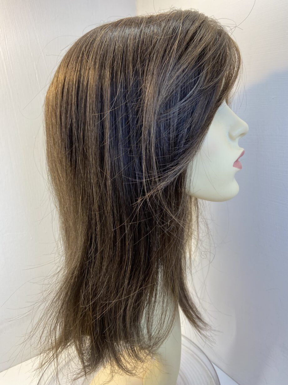 Lovely long brown wig. Brls25