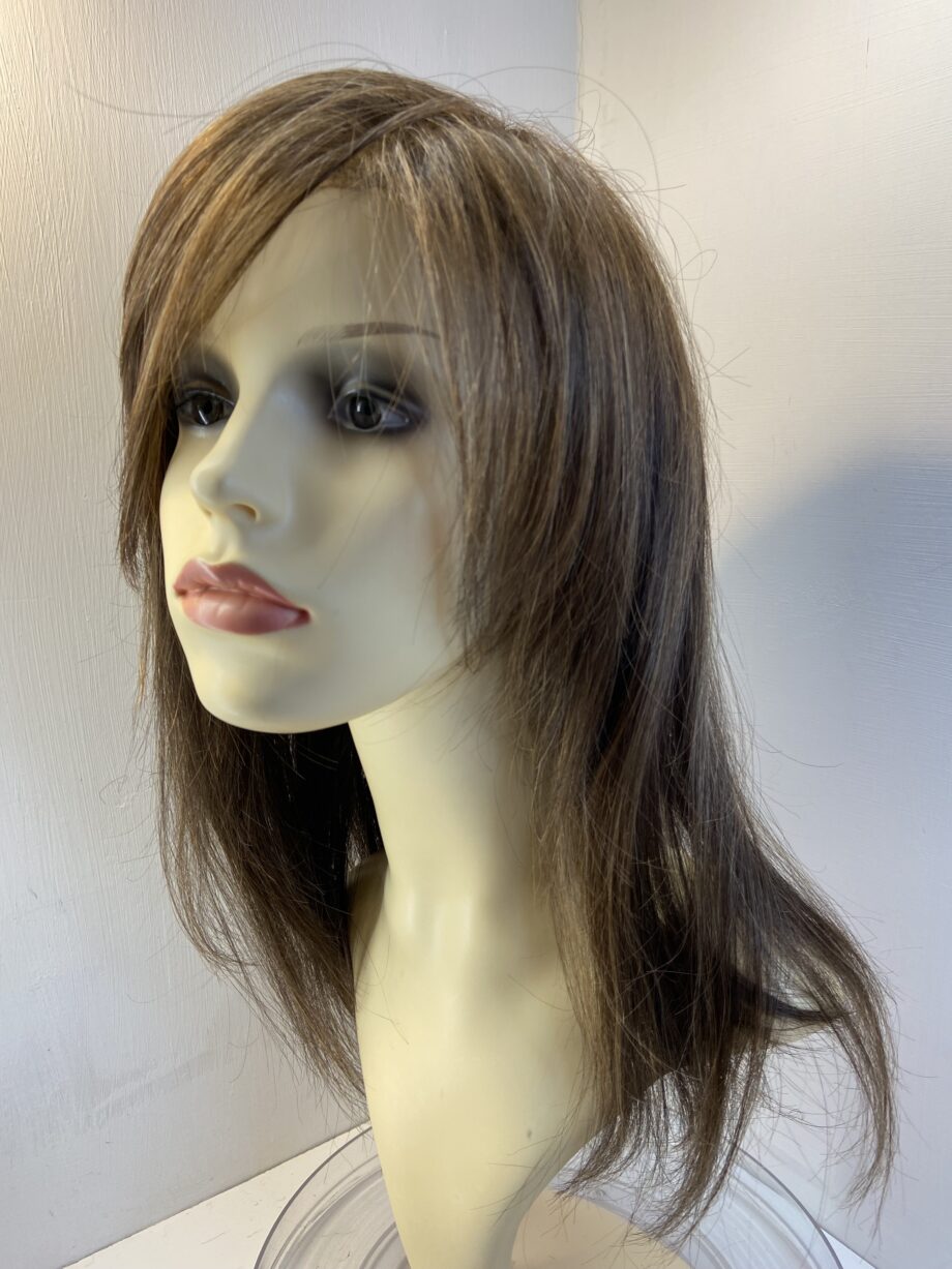 Lovely long brown wig. Brls25