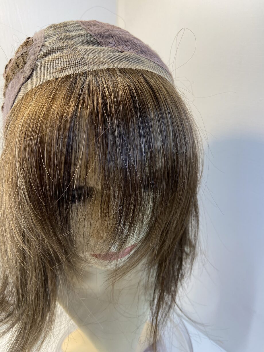 Lovely long brown wig. Brls25