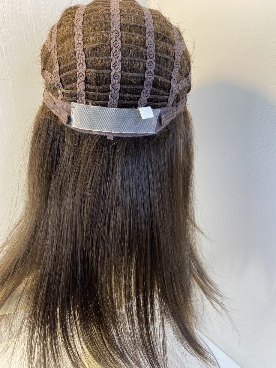 Lovely long brown wig. Brls25