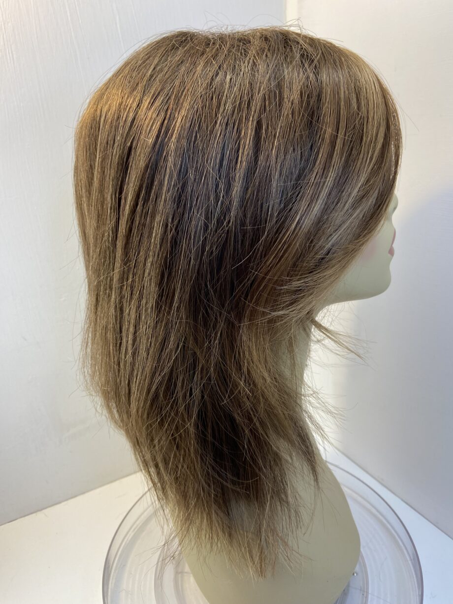 Lovely brown wig. Brls26
