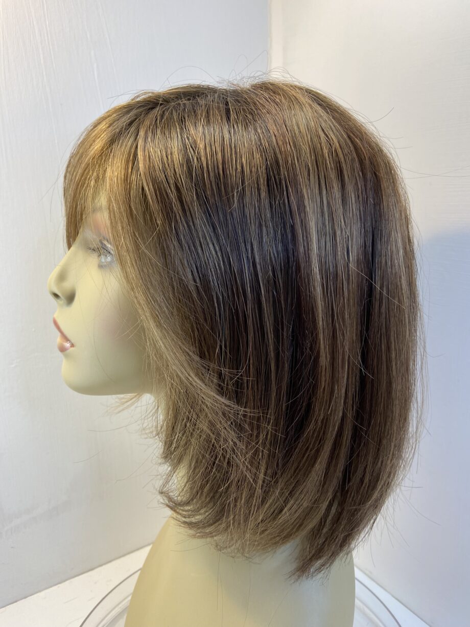 Lovely brown wig. Brls26