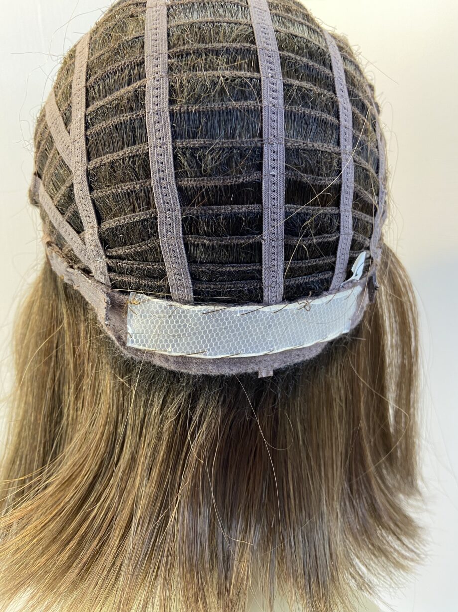 Lovely brown wig. Brls26