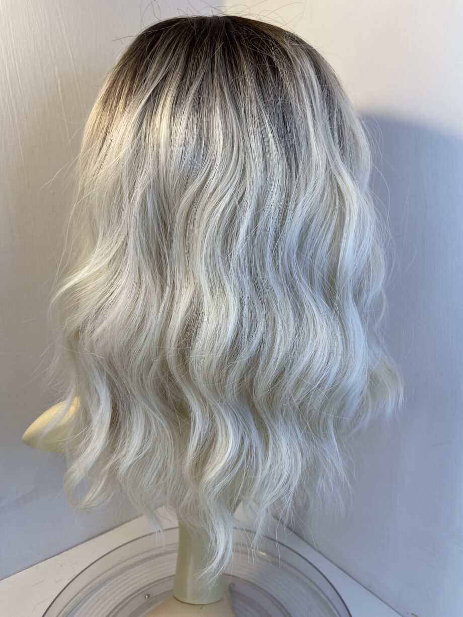 New blonde rooted wavy wig. Blmw507