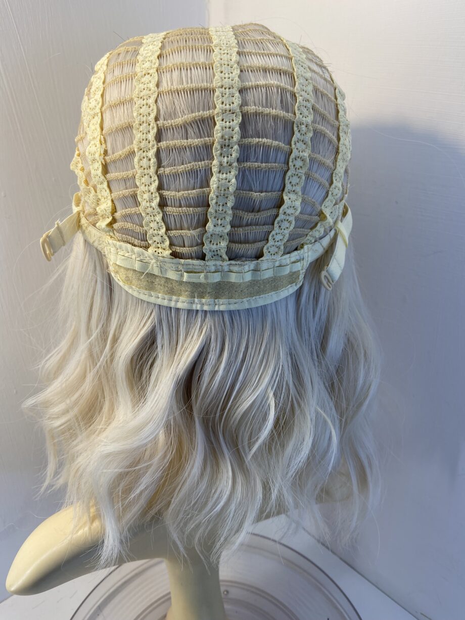 New blonde rooted wavy wig. Blmw507