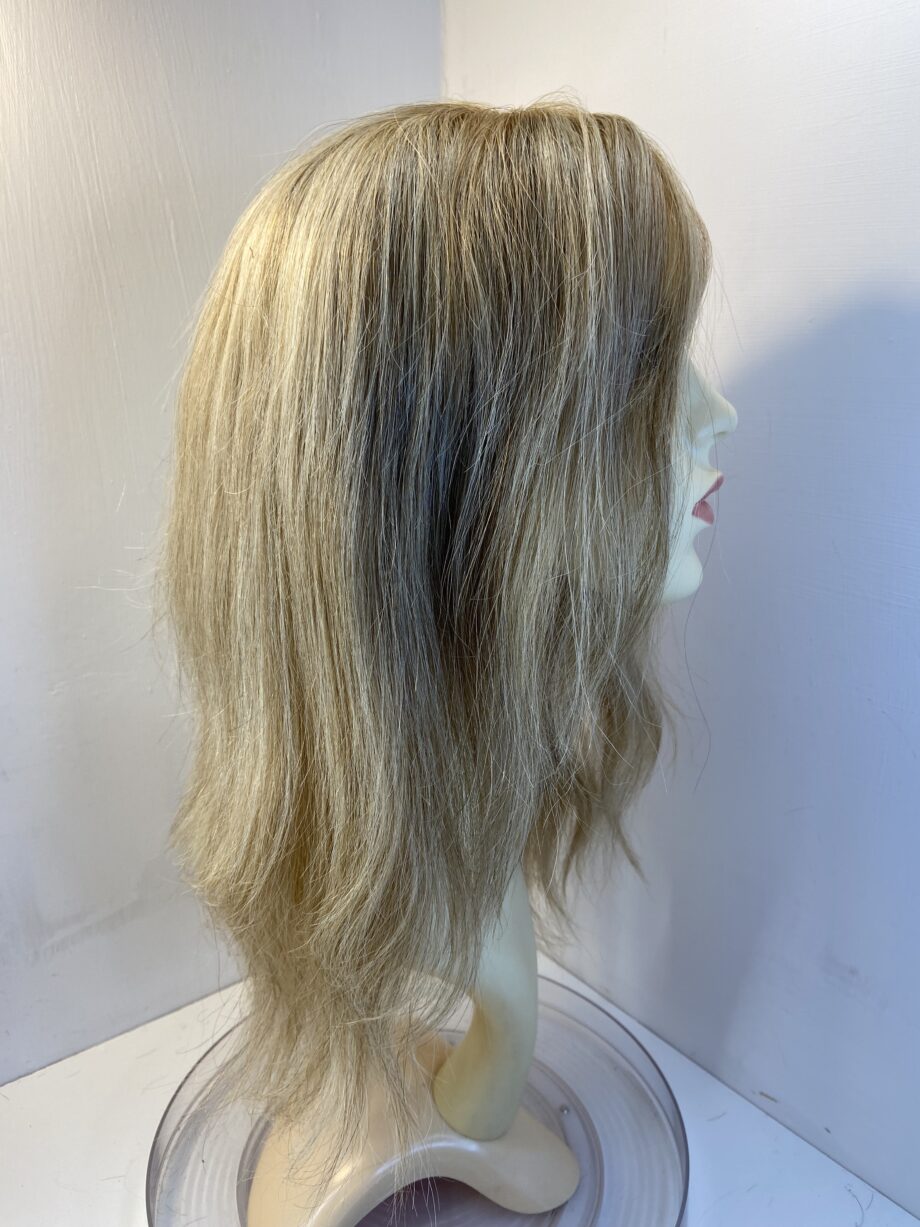 Preloved blonde long wig. Blls508