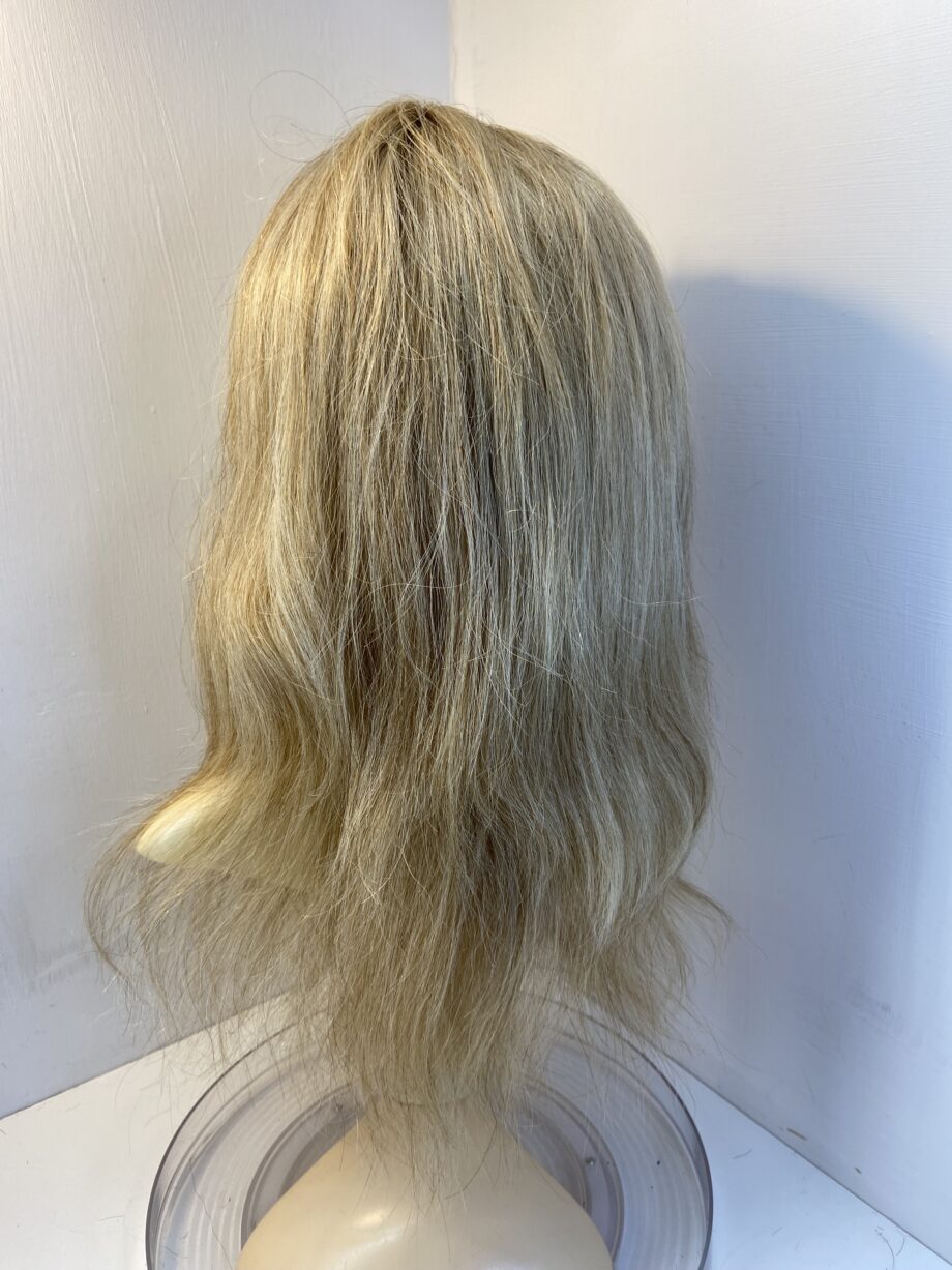 Preloved blonde long wig. Blls508
